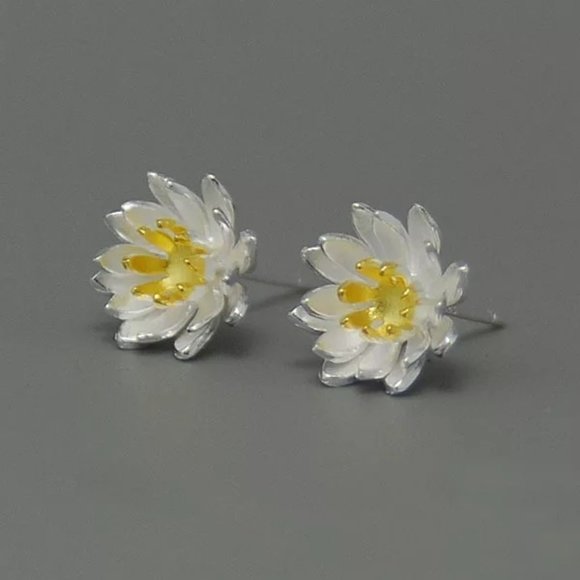 Jewelry - 14k Gold Simple Flower Stud Earrings Sterling Silver